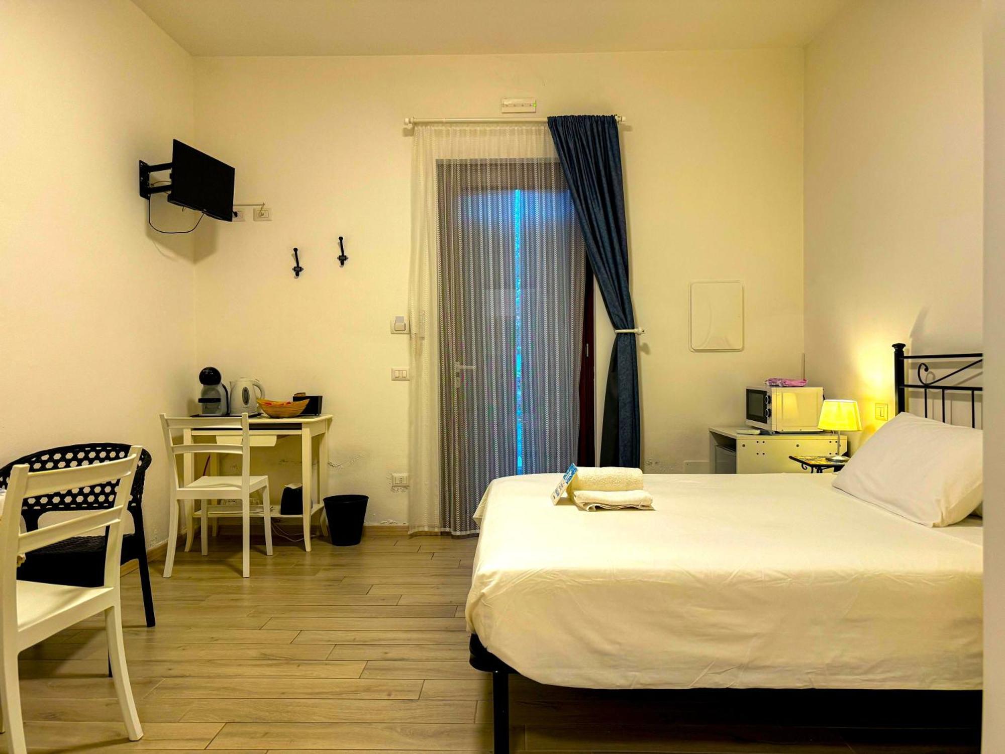 Sg Rooms - Casa Laura Песк'єра-дель-Гарда Екстер'єр фото
