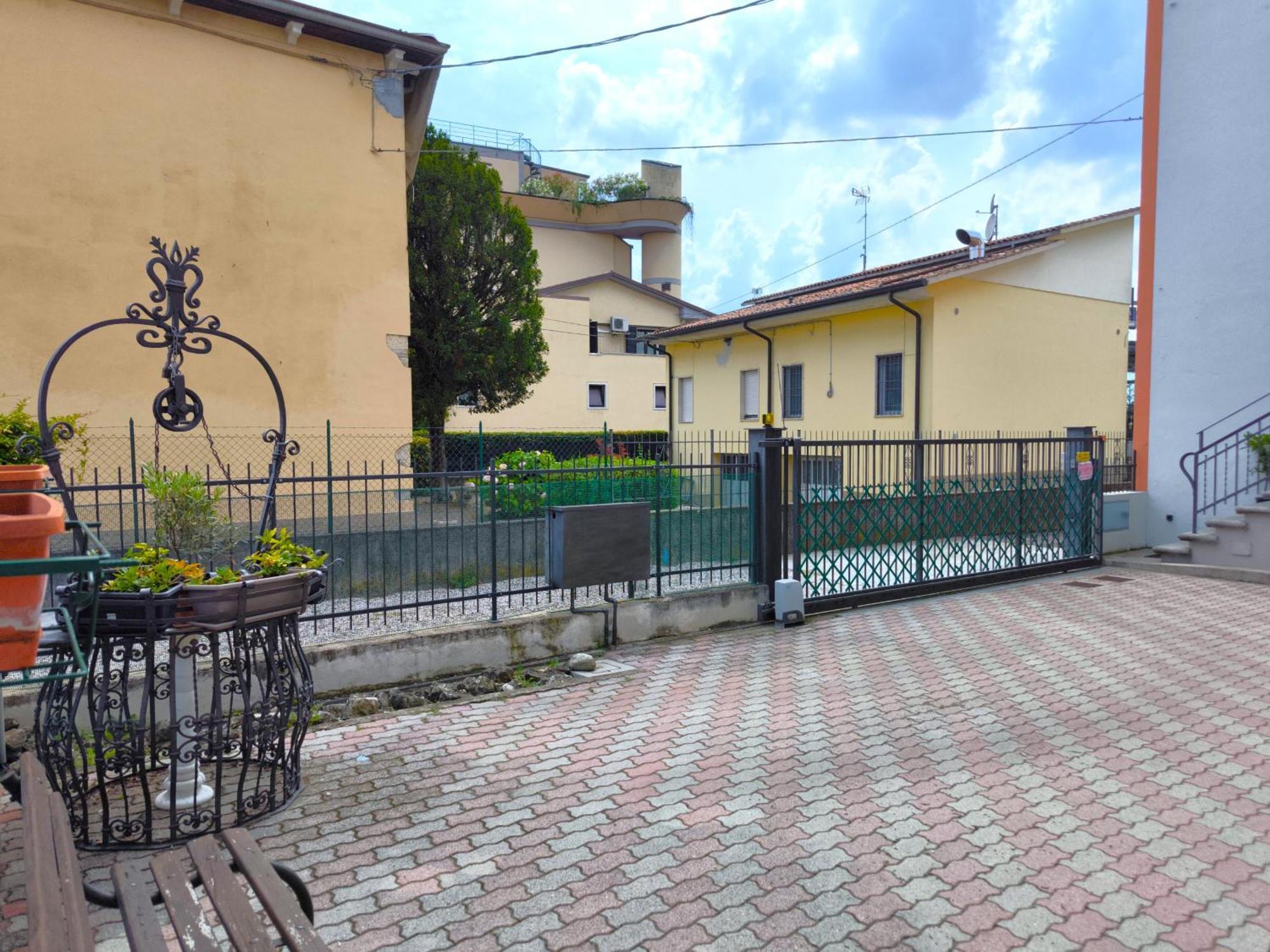 Sg Rooms - Casa Laura Песк'єра-дель-Гарда Екстер'єр фото