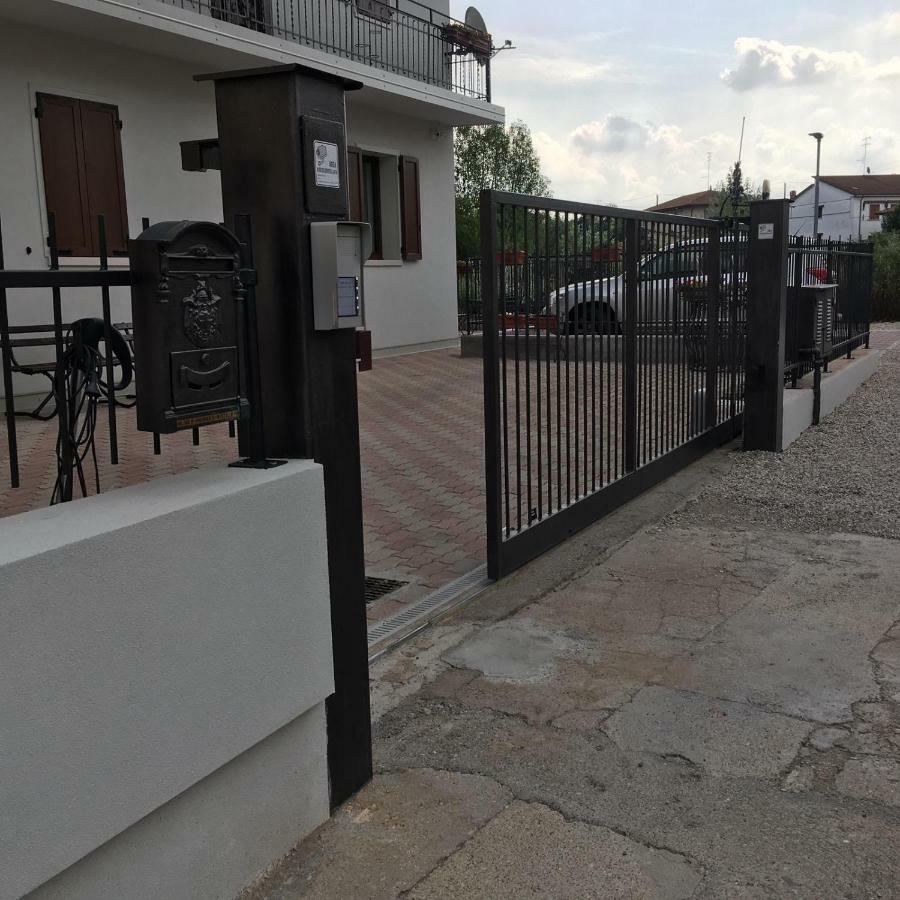 Sg Rooms - Casa Laura Песк'єра-дель-Гарда Екстер'єр фото